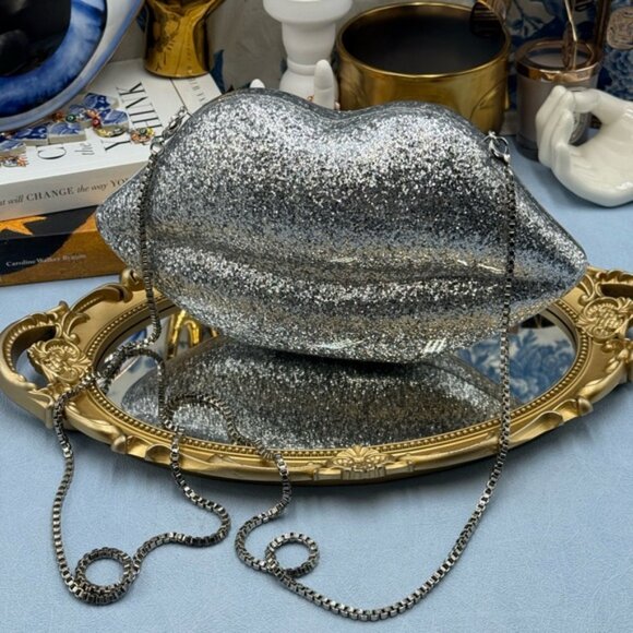🆕 LULU GUINNESS 🧿 NWOT Silver Glitter Iconic Lips Perspex Clutch on a Chain - Picture 11 of 16